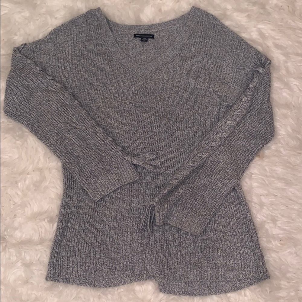American Eagle Outfitters Gray V-Neck Cable Sleeve Sweater